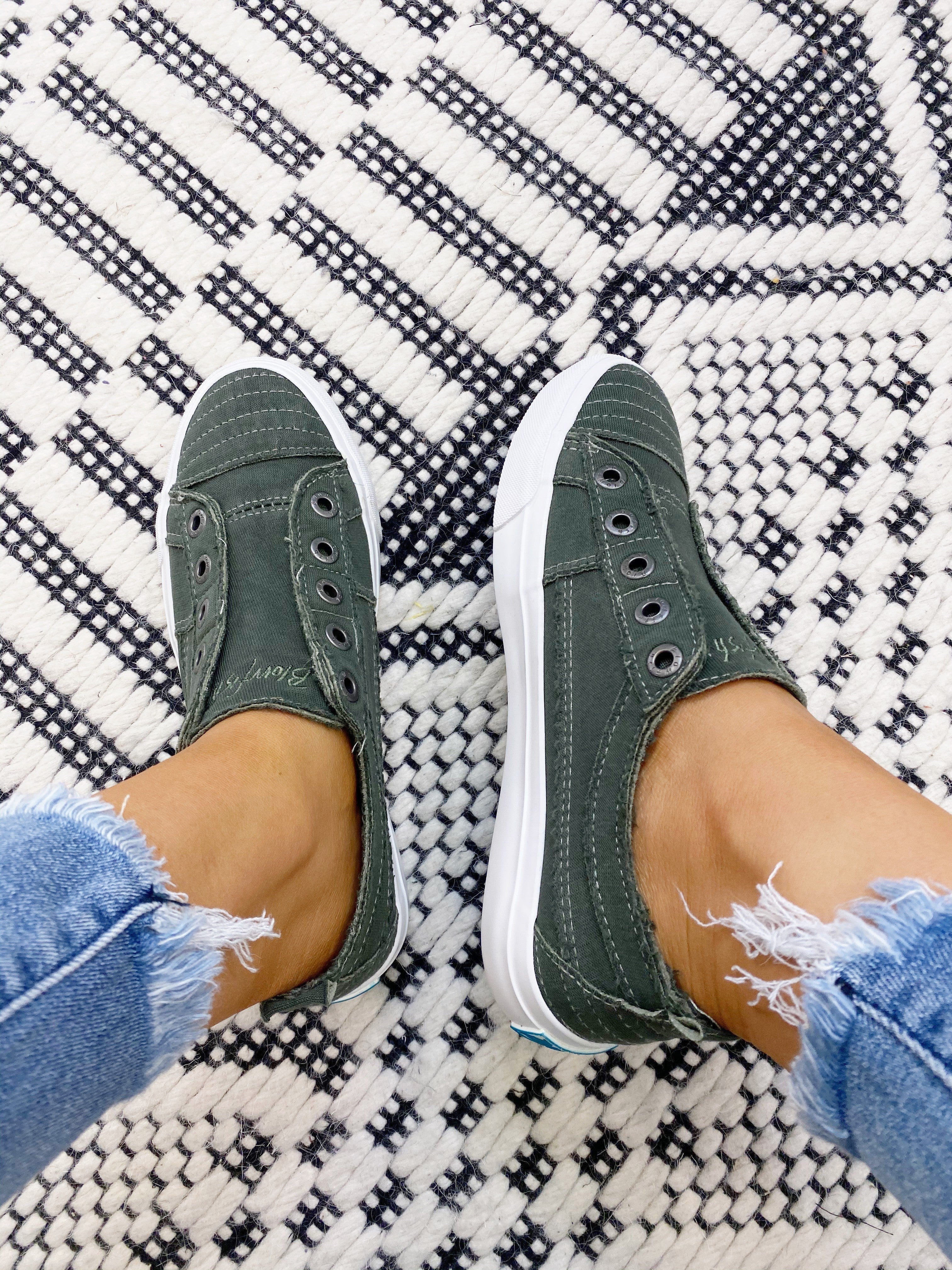 *Blowfish Play - Desert Sage