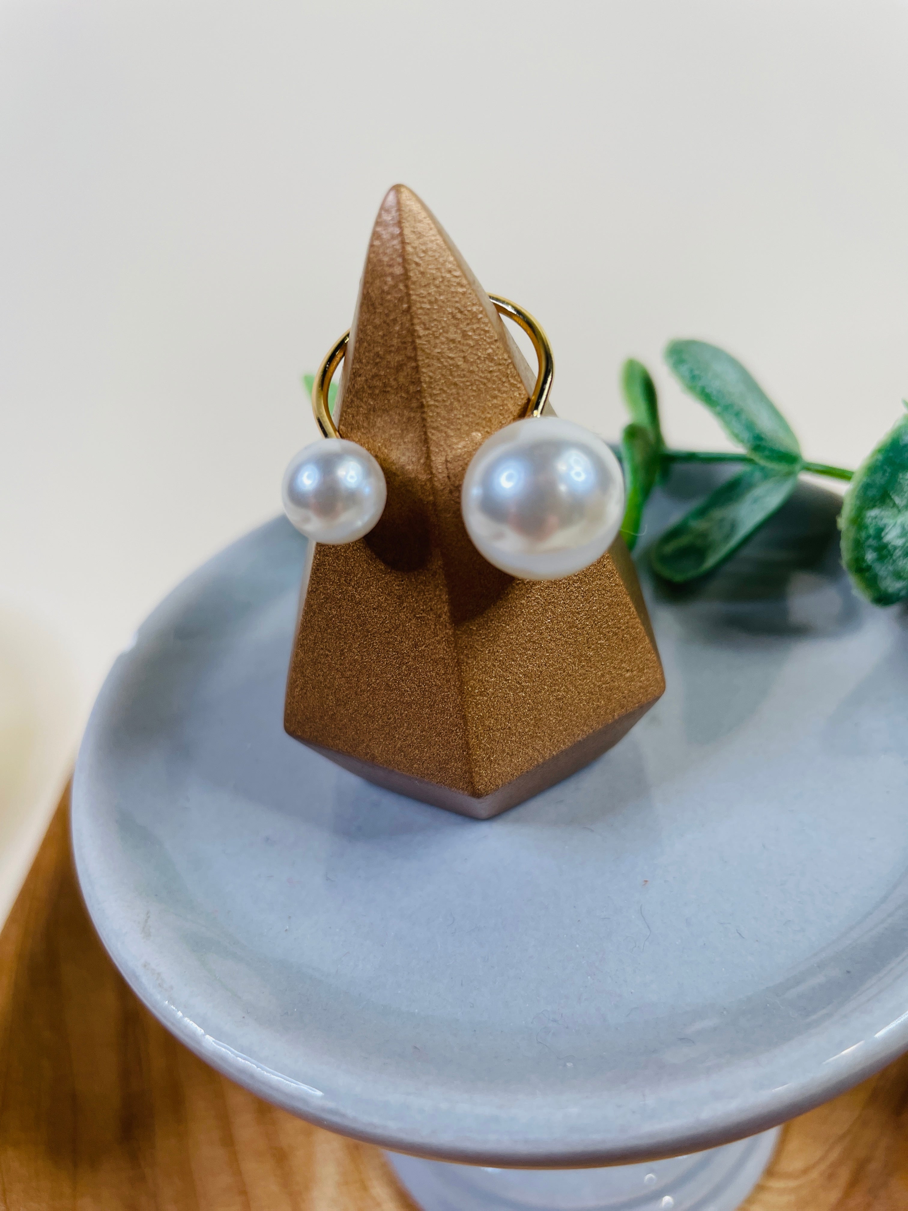 Adjustable Ring: Pearl