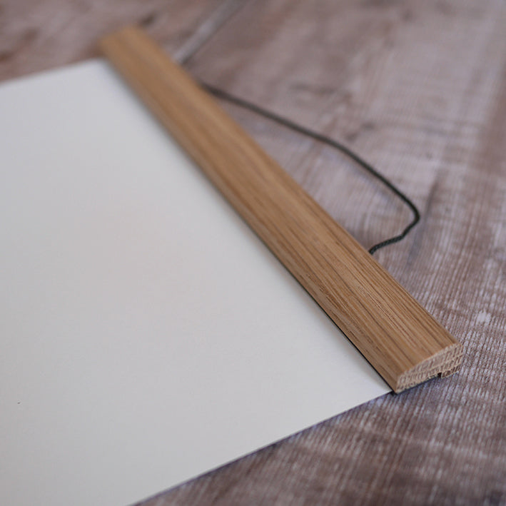 Magnetic Oak Picture Hanger
